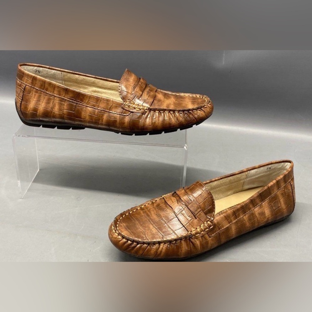 EUC Vaneli Alanna Crocodile Pattern Penny Loafers